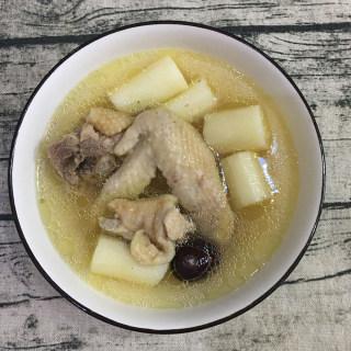 山药炖鸡汤：营养丰富的家常炖品