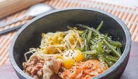韩式拌饭：营养丰富，口感层次丰富的美味佳肴