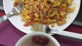 家常美味咖喱炒饭，简单几步做出丰富口感》