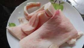 猪皮卤制技巧：口感滑嫩，营养丰富的佳肴