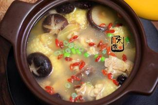 栗子煲鸡汤：一道营养滋补的冬季佳肴