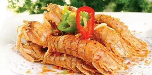 椒盐美味：赖尿虾的独特烹饪之旅