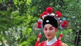 秦腔的特点：华丽的服装与丰富的文化内涵