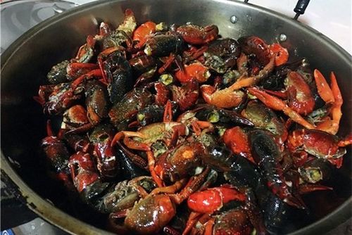 油焖龙虾：家常美味的制作秘诀