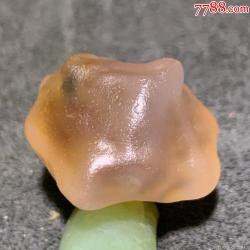 玛瑙原石：大自然的瑰宝与历史的见证者