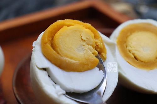 咸蛋怎么做：家常自制咸蛋的简单指南
