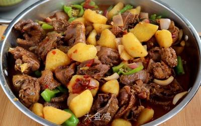 大盘鸡的做法视频：香辣诱人的家常美味