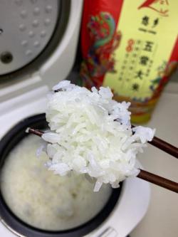 制作美味大米面的详尽指南：口感劲道，营养丰富