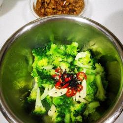 凉拌西兰花：家常凉菜，美味又健康