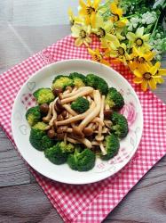蟹味菇炒肉丝：夏日美味的秘密配方