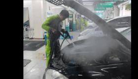 洗车香波：专业清洁车身的秘密武器