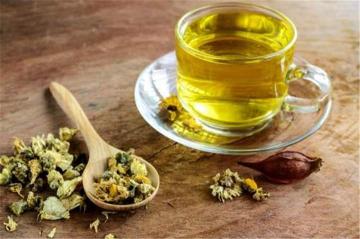 菊花茶泡一天还能喝吗：用量与冲泡次数的影响