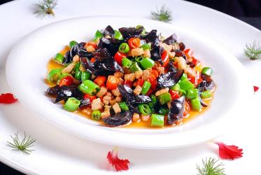 家常炒海参：美味佳肴轻松制作
