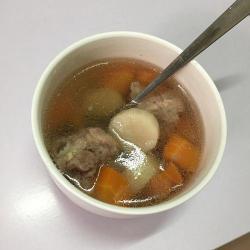 山药胡萝卜排骨汤：家常炖汤的滋补与美味