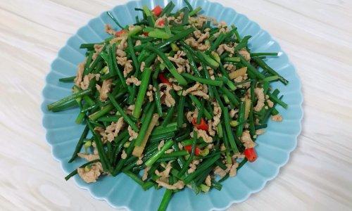家常美味：炒韭菜花的简易制作