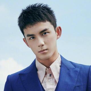 马脸适合什么发型：为长脸型男士打造完美造型