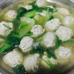 猪肉丸子汤的做法：家常美食，轻松烹饪鲜香四溢