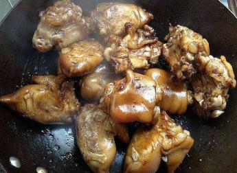 家常炖猪蹄：烹饪方法与技巧，让你轻松享受美味佳肴