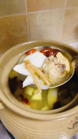 椰子煲鸡：简单美味，汤品之选