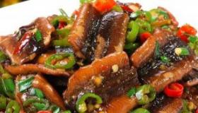 红烧鳝鱼的做法：鲜美滋味，烹饪艺术