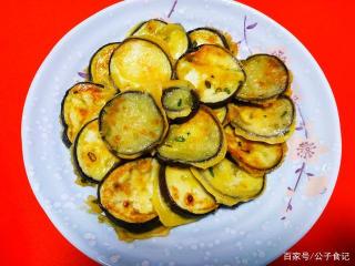 家常做法：煎酿茄子的美味与营养