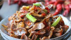 鸡胗炒尖椒：家常小炒，鲜香美味