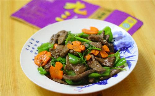 青椒炒猪肝的家常做法：美味与营养的完美结合