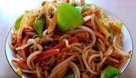 家常炒豆芽新做法：香辣双豆缤纷炒，美味又营养！