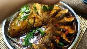 炖鱼的做法：草鱼炖煮三小时，香料相伴更入味