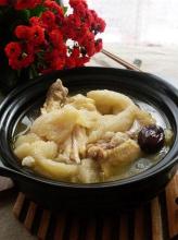 竹荪炖鸡：传统佳肴，鲜美滋补