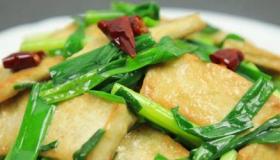 煎豆腐：简单步骤教你做出外酥内嫩的美味佳肴