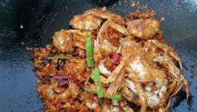 避风塘炒蟹：香辣酥脆的海鲜盛宴，轻松在家做！