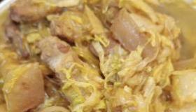 家常酸菜炖粉条：暖心美味，驱寒佳肴