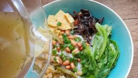 制作美味螺蛳粉：详细步骤与用料指南，让你轻松享受美食