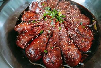 干锅鸭头：香辣鲜美，家常川菜的魅力之选
