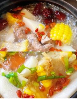 红萝卜排骨汤：家常美味，营养丰富