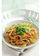 肉丝炒拉皮：家常美味，口感鲜美