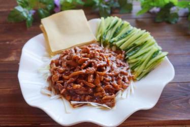 家常京酱肉丝：简易步骤与美味呈现