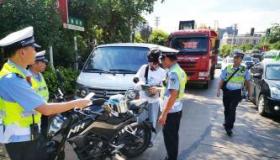 交警查车：重点拦截这四种违法车辆