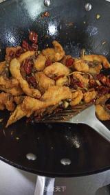 辣子鱼块：草鱼的美味烹饪方法