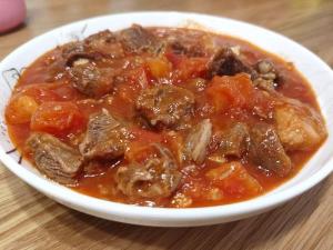 西红柿炖牛肉：一道营养美味的佳肴