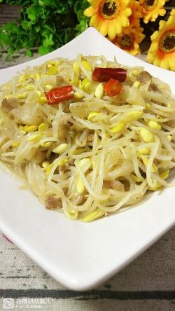 黄豆芽炒肉：一道营养丰富的家常美食