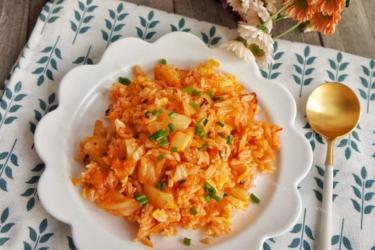 辣白菜炒饭：香辣可口的家常美味