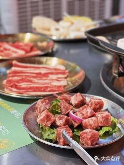 正宗韩国烤肉做法：美味牛肉与丰富配菜的美妙结合