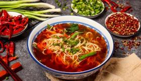 重庆小面的制作方法：热辣面条，香飘四溢