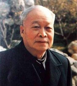 钱学森故事50字:科研巨匠,心系祖国,淡泊名利,奉献终身,为航天事业铸辉煌