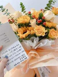 爱情祝福语短句：愿你的爱情滋味如美酒，芳香四溢