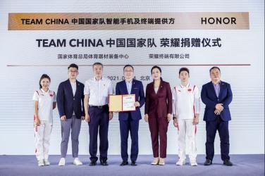 今天我是升旗手：学军小学百年校庆上的特殊荣耀