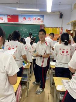 夏日炎炎，人心更暖：一段关于高考、友情与坚持的故事